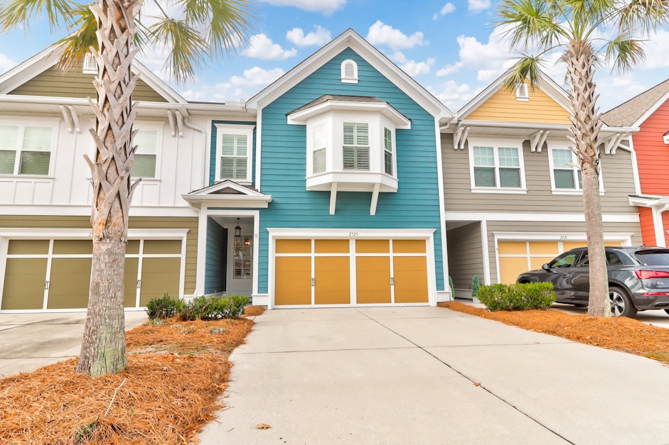 2525 Kings Gate Lane, Mount Pleasant, SC 29466, Presented by Gay Slough